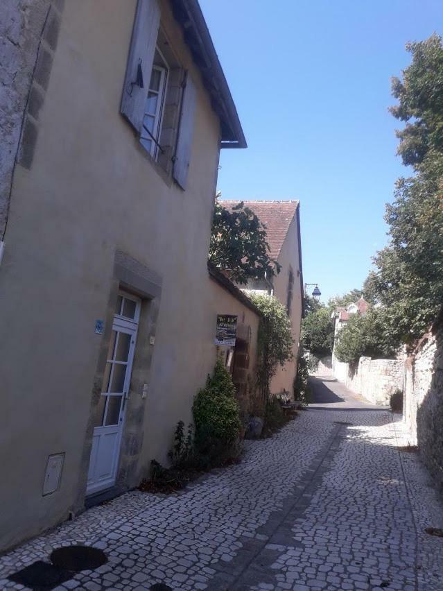 L'Atelier Du Chapeau Rouge Lägenhet Souvigny Exteriör bild
