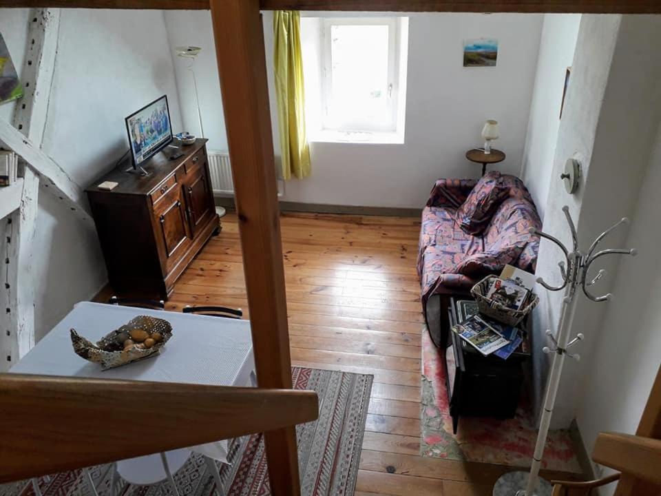 L'Atelier Du Chapeau Rouge Lägenhet Souvigny Exteriör bild